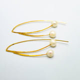 pearl and gold vintage earring 